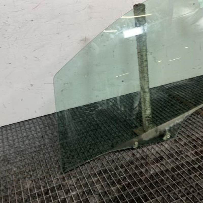 Vitre avant gauche PEUGEOT 207 Photo n°2