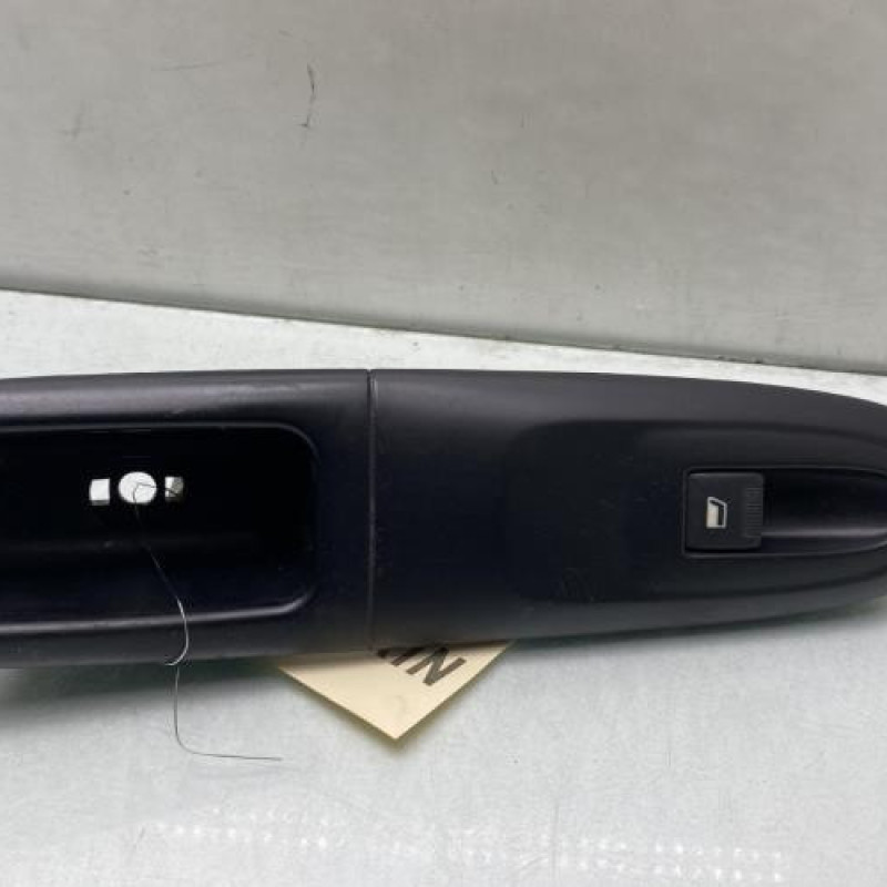 Interrupteur de leve vitre avant droit PEUGEOT 406 Photo n°1