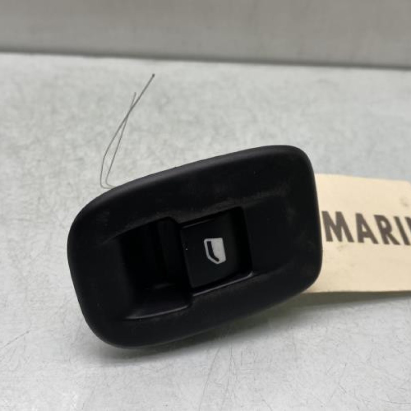 Interrupteur de leve vitre arriere droit PEUGEOT 2008 1 Photo n°1