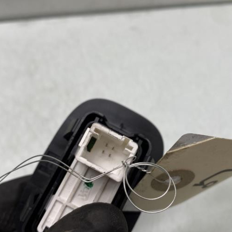 Interrupteur de leve vitre arriere droit PEUGEOT 2008 1 Photo n°3