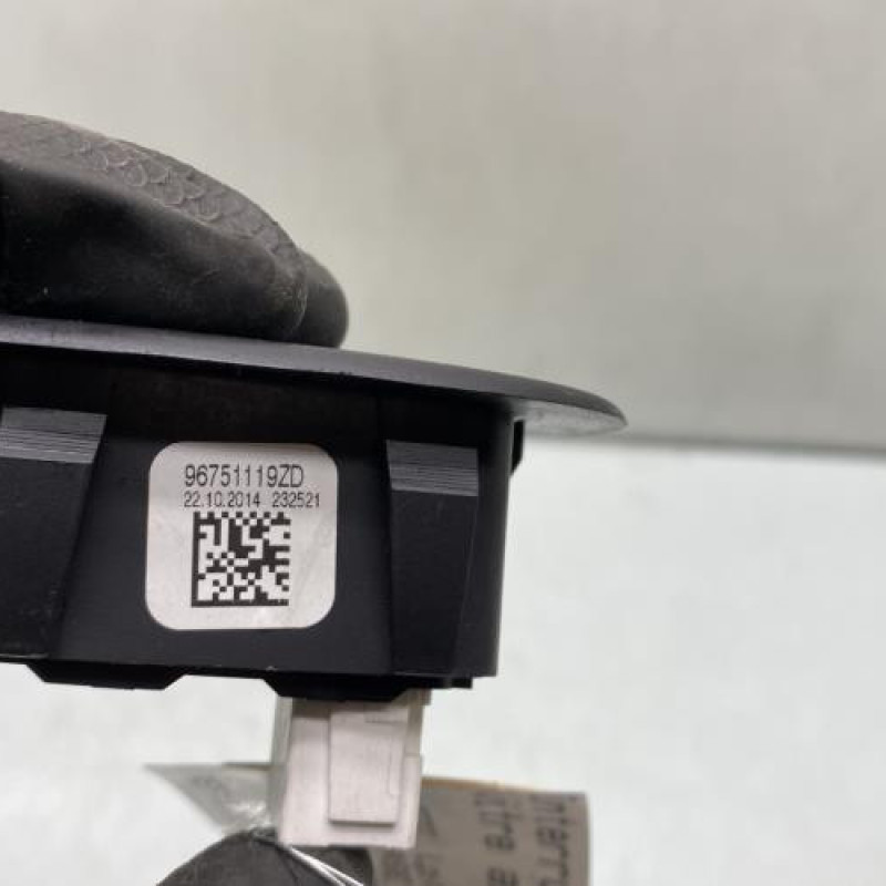 Interrupteur de leve vitre arriere droit PEUGEOT 2008 1 Photo n°4