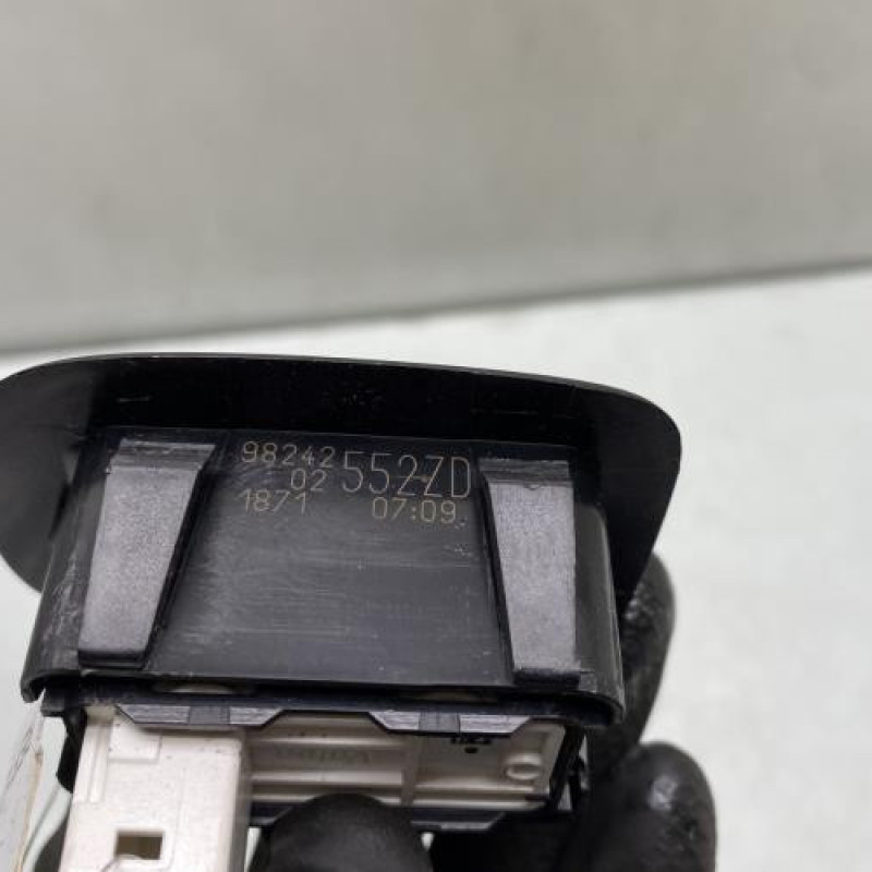 Interrupteur de leve vitre arriere gauche PEUGEOT 2008 1 Photo n°4