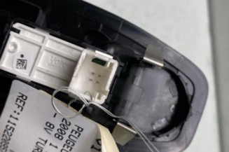 Interrupteur de leve vitre avant droit PEUGEOT 2008 1