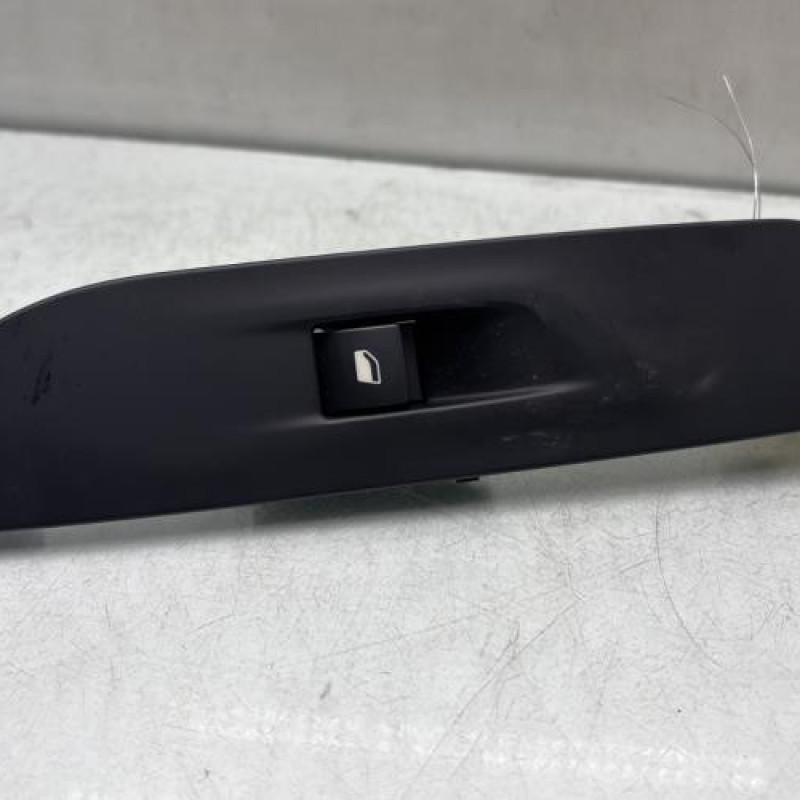 Interrupteur de leve vitre avant droit PEUGEOT 208 2 Photo n°1