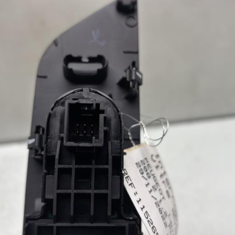 Interrupteur de leve vitre avant gauche PEUGEOT 208 2 Photo n°4