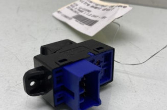 Interrupteur de leve vitre avant droit KIA RIO 3