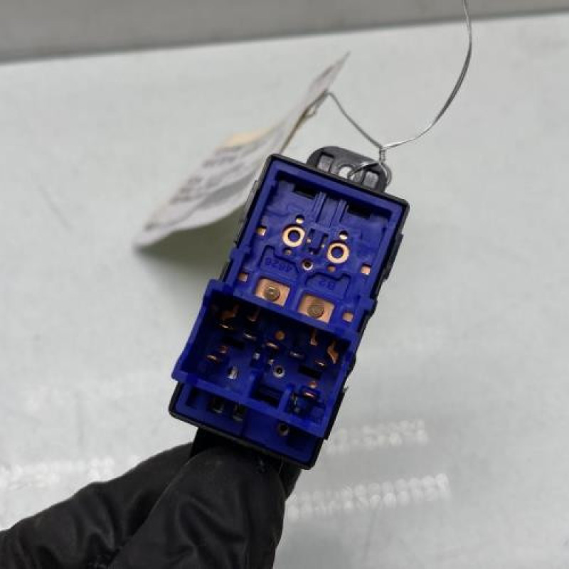 Interrupteur de leve vitre avant droit KIA RIO 3 Photo n°3