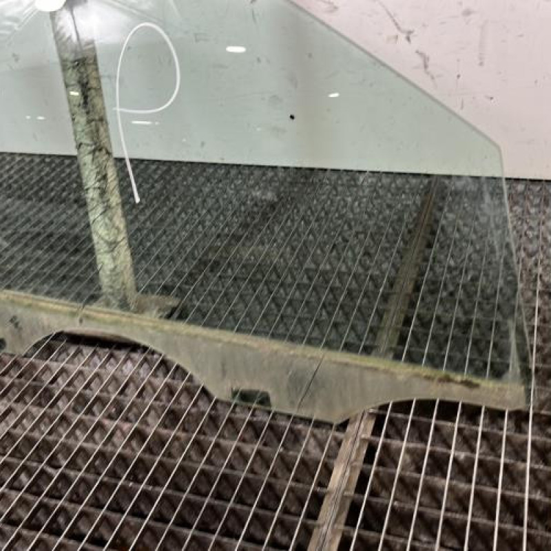 Vitre avant droit VOLKSWAGEN POLO 4 Photo n°2