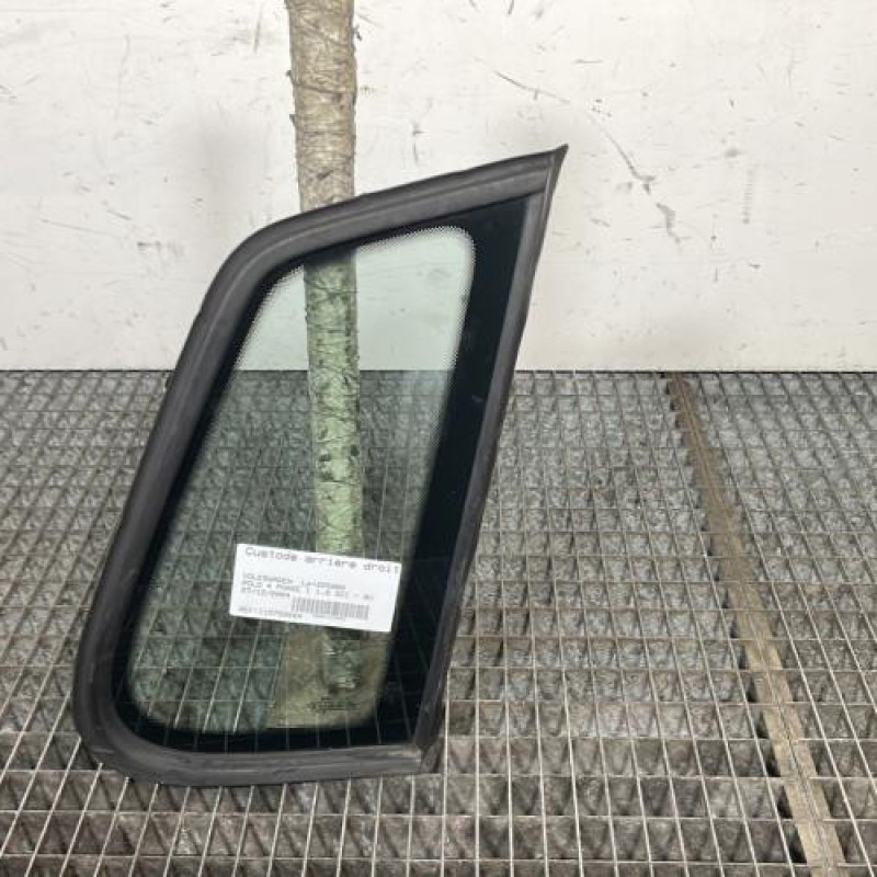 Custode arriere droit VOLKSWAGEN POLO 4 Photo n°1