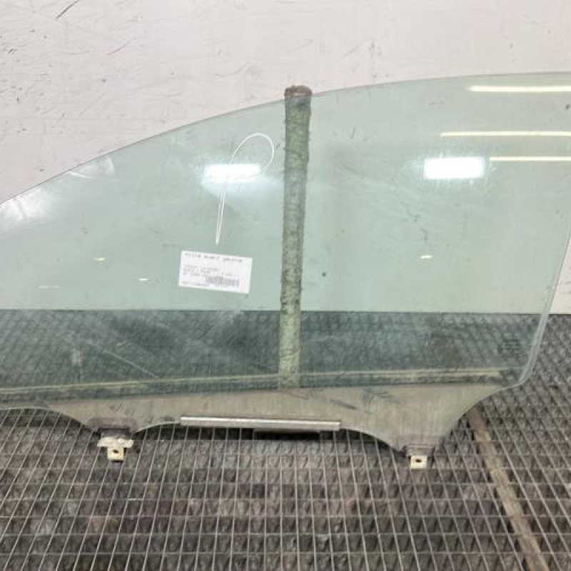 Vitre avant gauche TOYOTA AURIS 1 Photo n°1