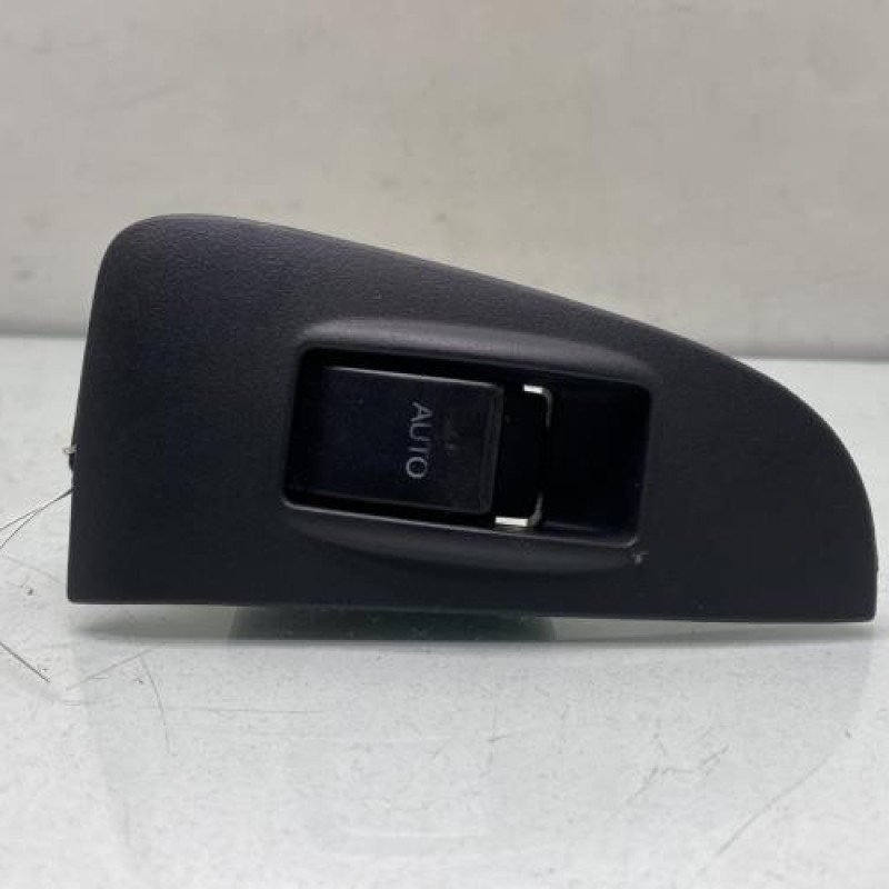 Interrupteur de leve vitre arriere droit TOYOTA AVENSIS 2 Photo n°1