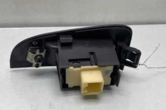 Interrupteur de leve vitre arriere droit TOYOTA AVENSIS 2