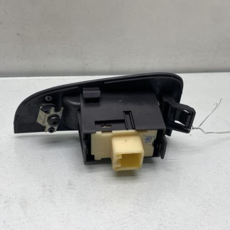 Interrupteur de leve vitre arriere droit TOYOTA AVENSIS 2 Photo n°2