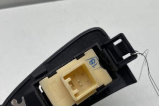 Interrupteur de leve vitre arriere droit TOYOTA AVENSIS 2