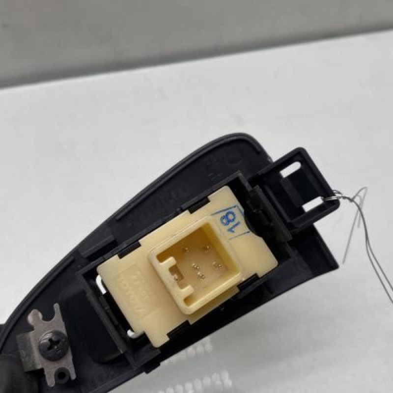 Interrupteur de leve vitre arriere droit TOYOTA AVENSIS 2 Photo n°3