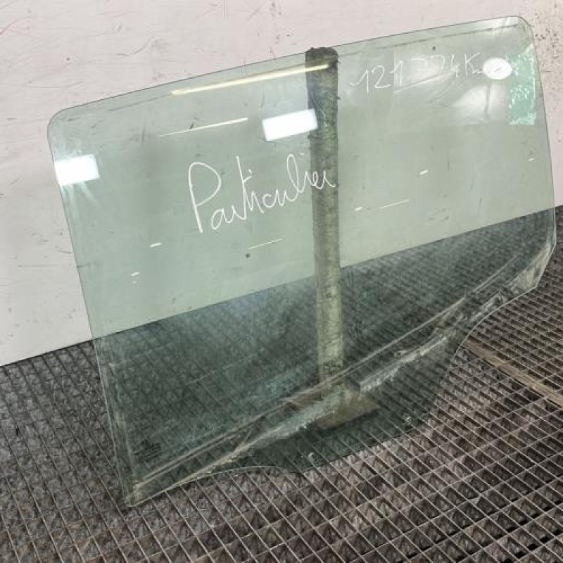 Vitre arriere gauche PEUGEOT 207 Photo n°2