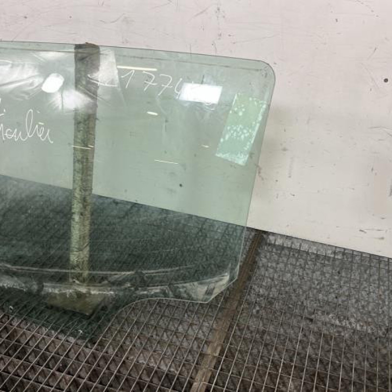 Vitre arriere gauche PEUGEOT 207 Photo n°3