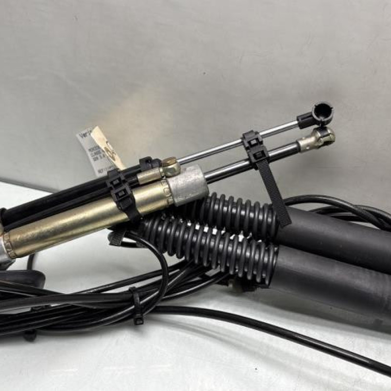 Verin de coffre MERCEDES CLASSE R 251 Photo n°4