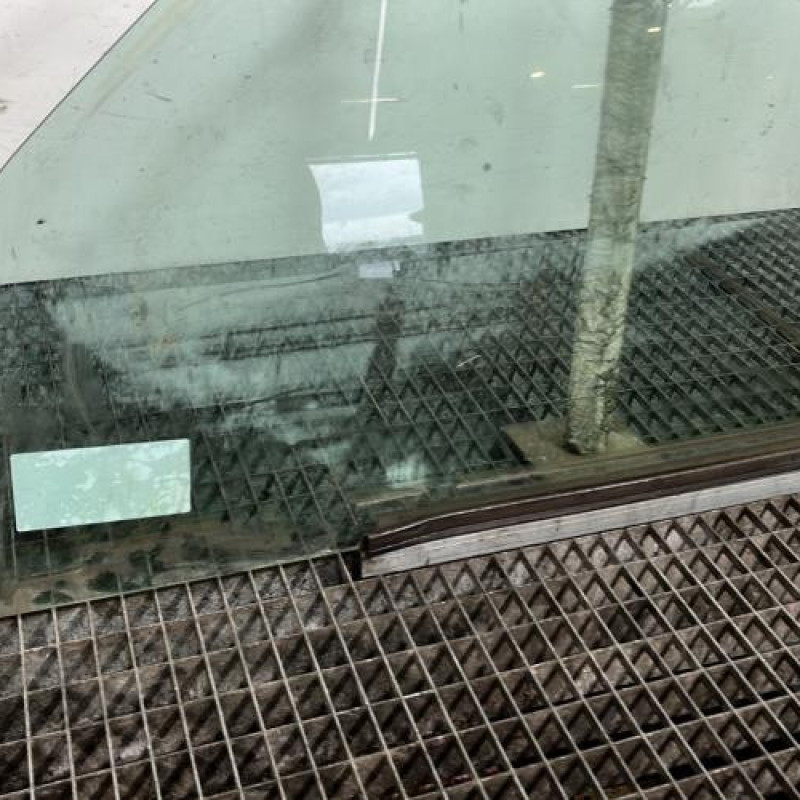 Vitre avant gauche RENAULT KANGOO 1 Photo n°2