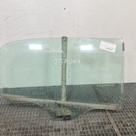 Vitre arriere droit FIAT GRANDE PUNTO Photo n°1