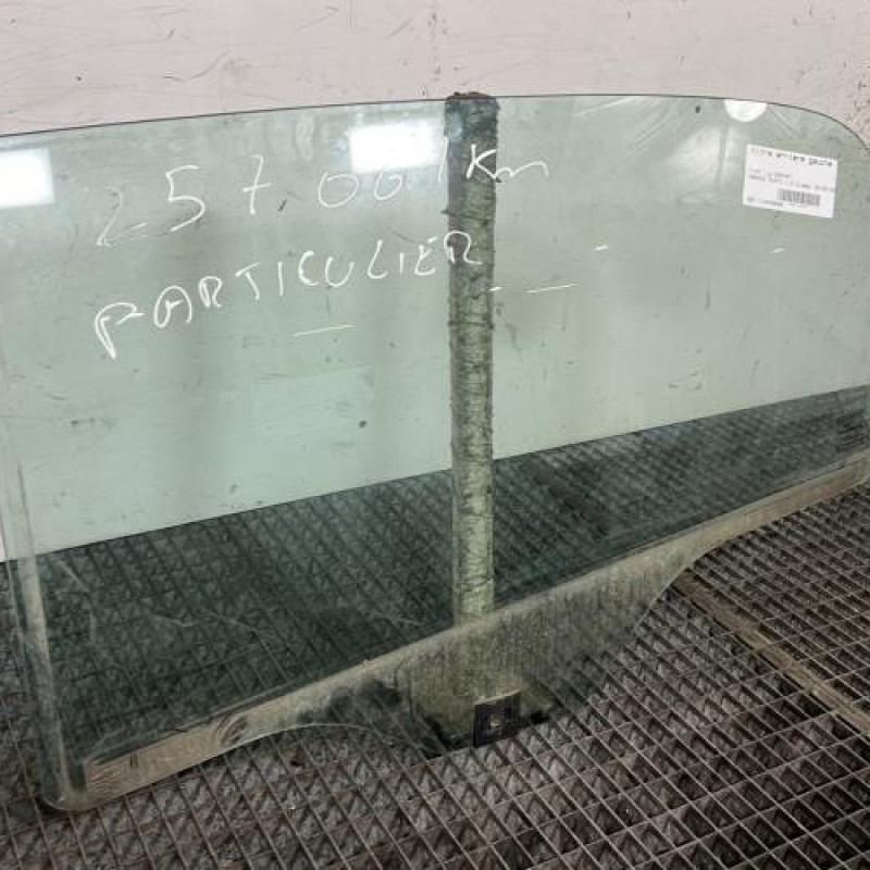 Vitre arriere gauche FIAT GRANDE PUNTO Photo n°2