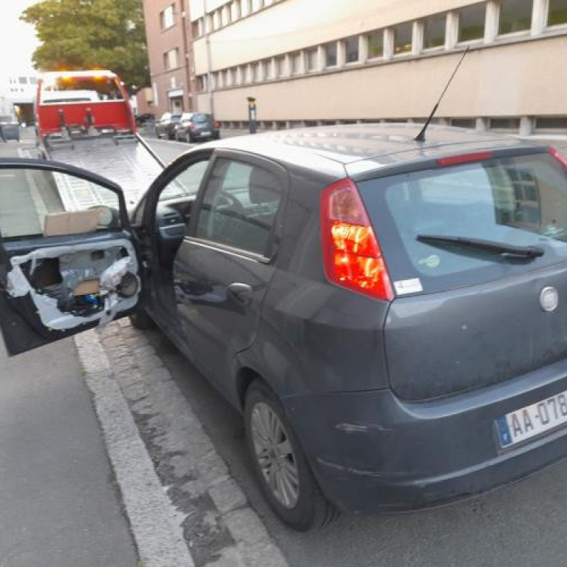 Vitre arriere gauche FIAT GRANDE PUNTO Photo n°5