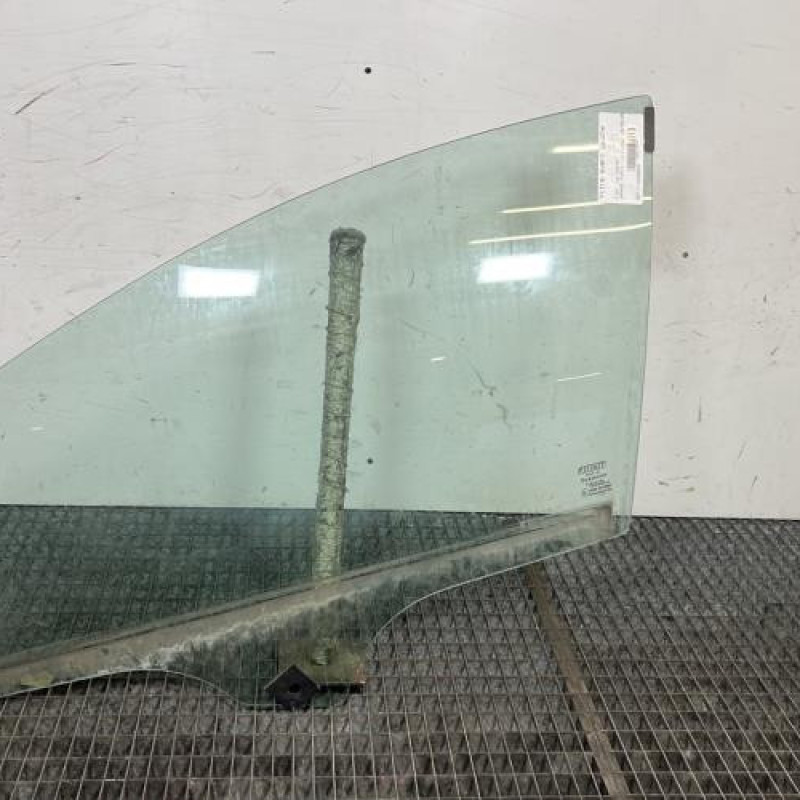 Vitre avant gauche FIAT GRANDE PUNTO Photo n°1