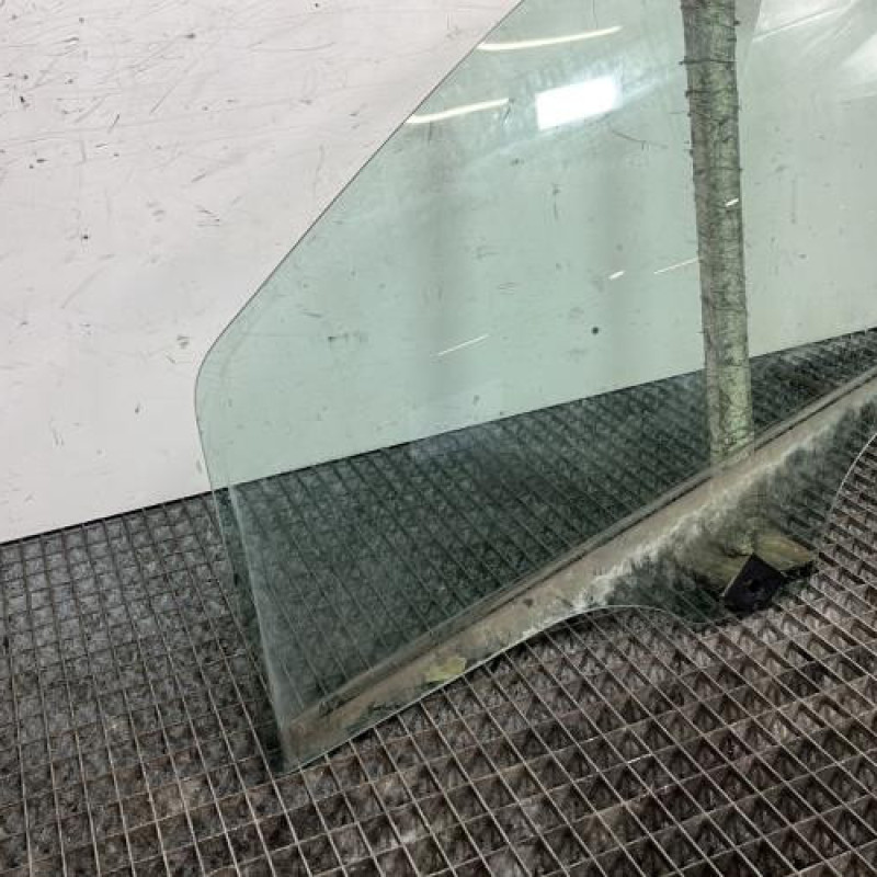 Vitre avant gauche FIAT GRANDE PUNTO Photo n°2