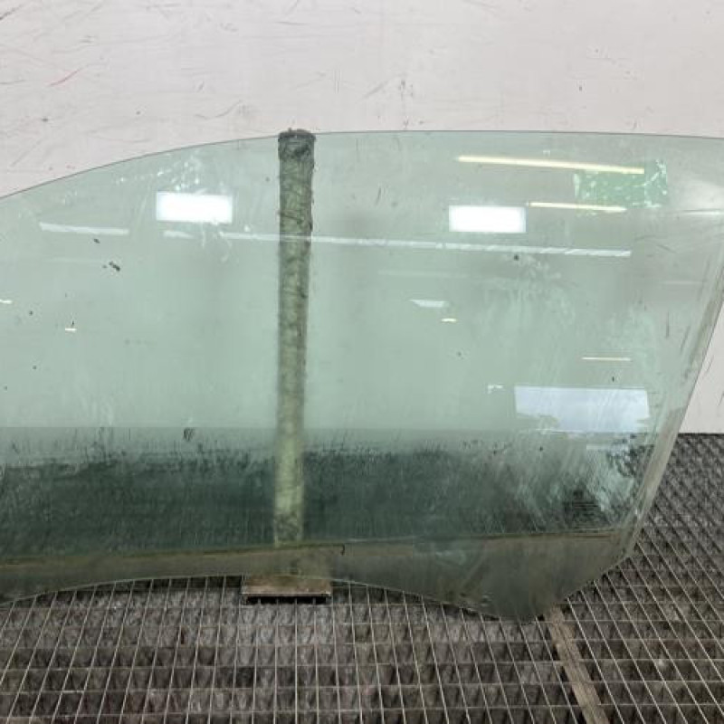 Vitre avant gauche PEUGEOT 208 1 Photo n°1