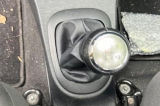 Custode avant droit (porte) TOYOTA YARIS 3