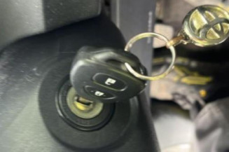 Custode avant droit (porte) TOYOTA YARIS 3