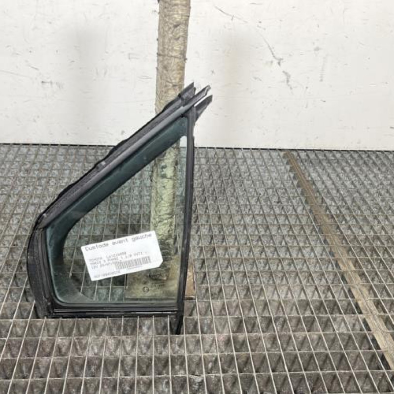 Custode avant gauche (porte) TOYOTA YARIS 3 Photo n°1