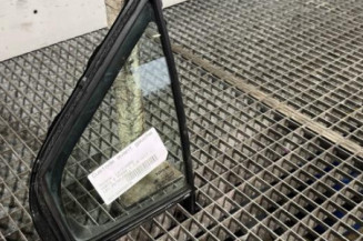 Custode avant gauche (porte) TOYOTA YARIS 3