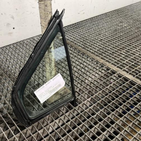 Custode avant gauche (porte) TOYOTA YARIS 3