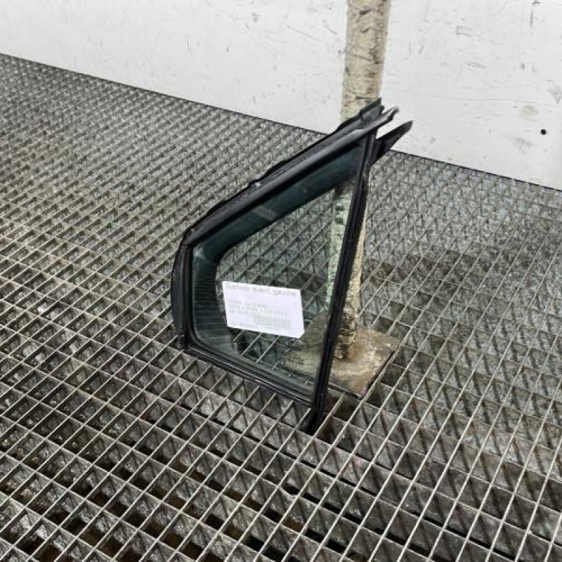 Custode avant gauche (porte) TOYOTA YARIS 3 Photo n°3