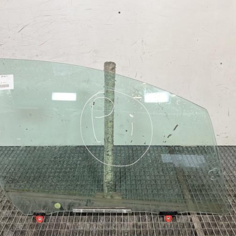 Vitre avant droit TOYOTA YARIS 3 Photo n°1