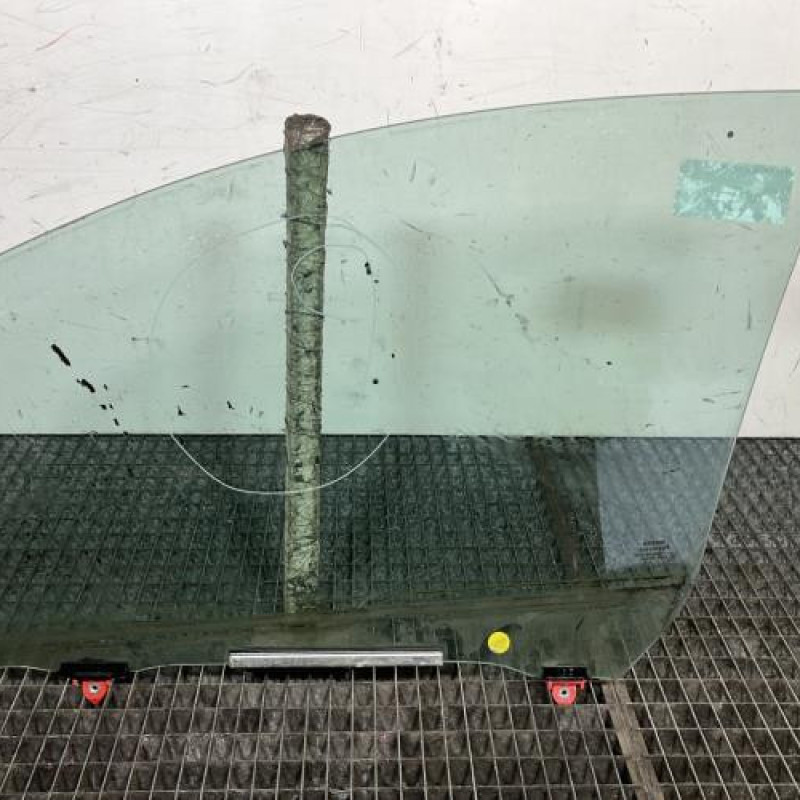 Vitre avant droit TOYOTA YARIS 3 Photo n°4