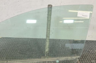 Vitre avant gauche TOYOTA YARIS 3 Photo n°1