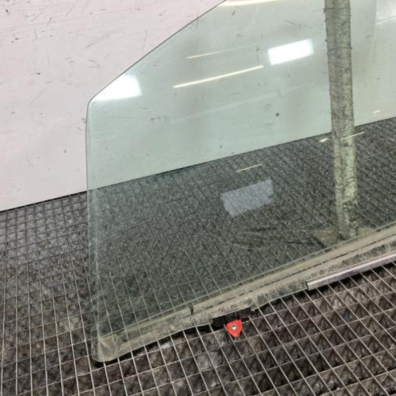 Vitre avant gauche TOYOTA YARIS 3 Photo n°2