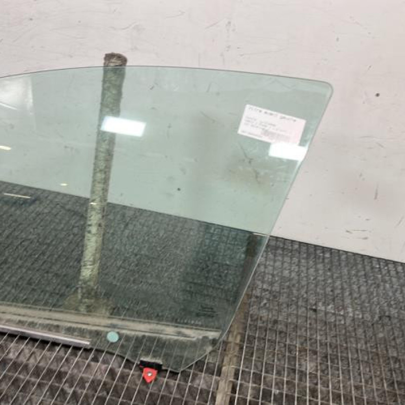 Vitre avant gauche TOYOTA YARIS 3 Photo n°3