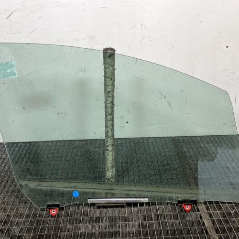 Vitre avant gauche TOYOTA YARIS 3 Photo n°4