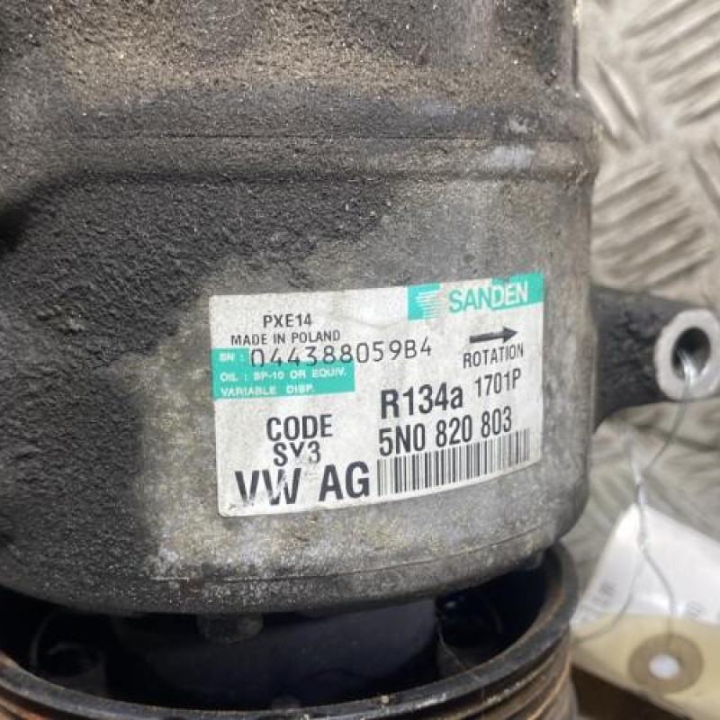 Compresseur clim VOLKSWAGEN GOLF 6 Photo n°2