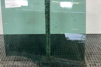 Vitre arriere droit RENAULT CLIO 3 Photo n°1