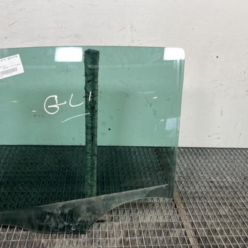 Vitre arriere gauche RENAULT CLIO 3 Photo n°1