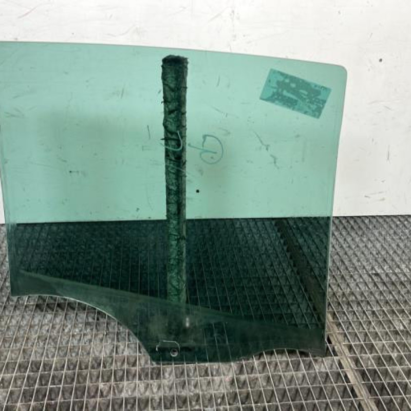 Vitre arriere gauche RENAULT CLIO 3 Photo n°4