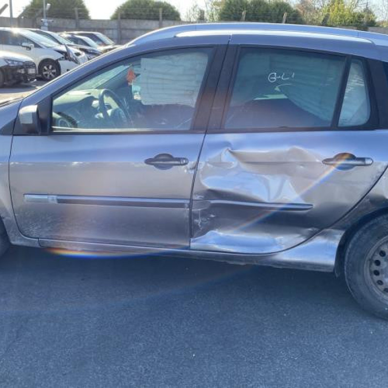 Vitre arriere gauche RENAULT CLIO 3 Photo n°10