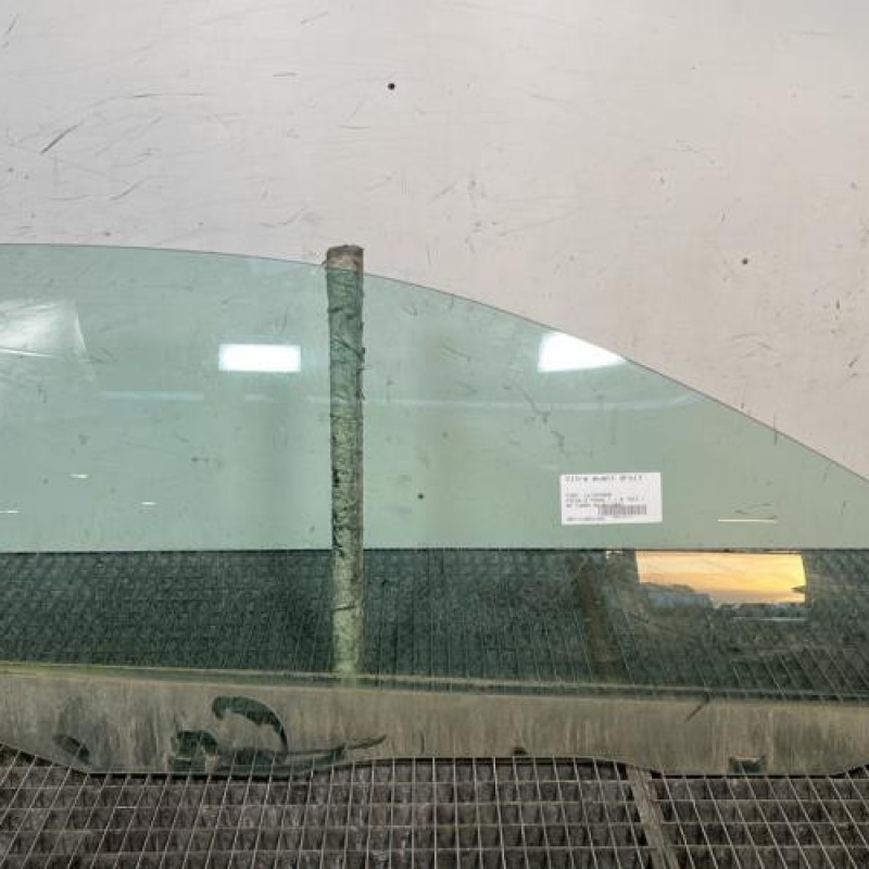 Vitre avant droit FORD FOCUS 2 Photo n°1