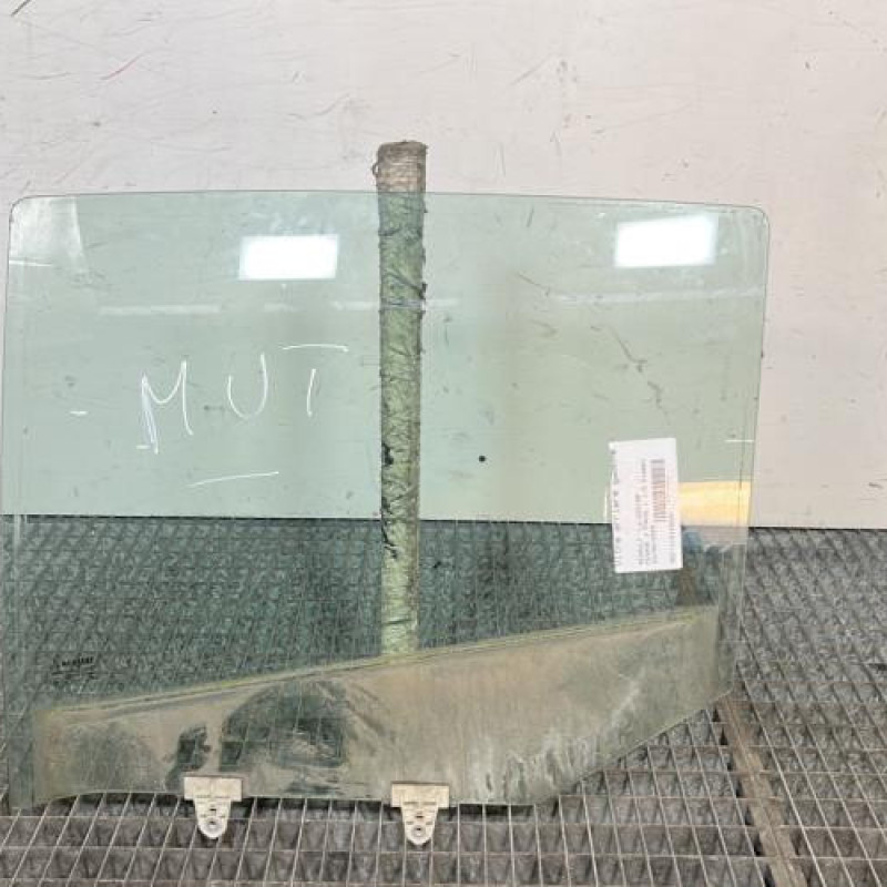 Vitre arriere gauche RENAULT MEGANE 3 Photo n°1