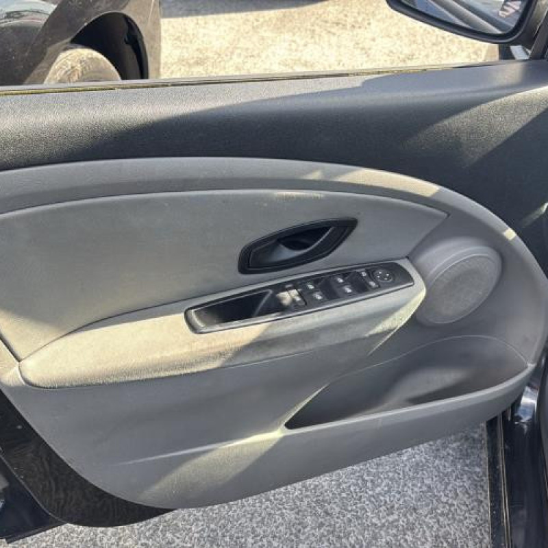 Vitre arriere gauche RENAULT MEGANE 3 Photo n°13