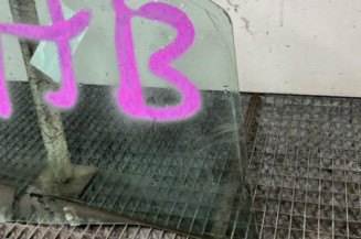 Vitre avant droit PEUGEOT 207